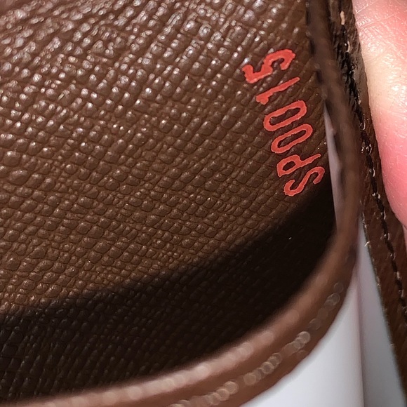 Authentic Louis Vuitton Taiga Leather ID / Card Holder - Picture 9 of 9